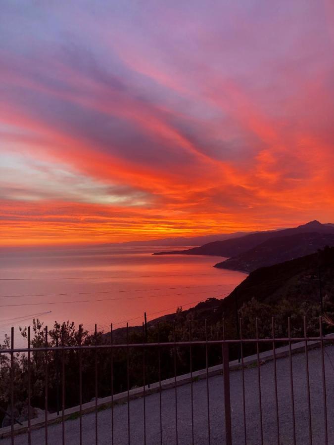 B&B Roomantic & Piscina Idromassaggio Cefalu Bagian luar foto