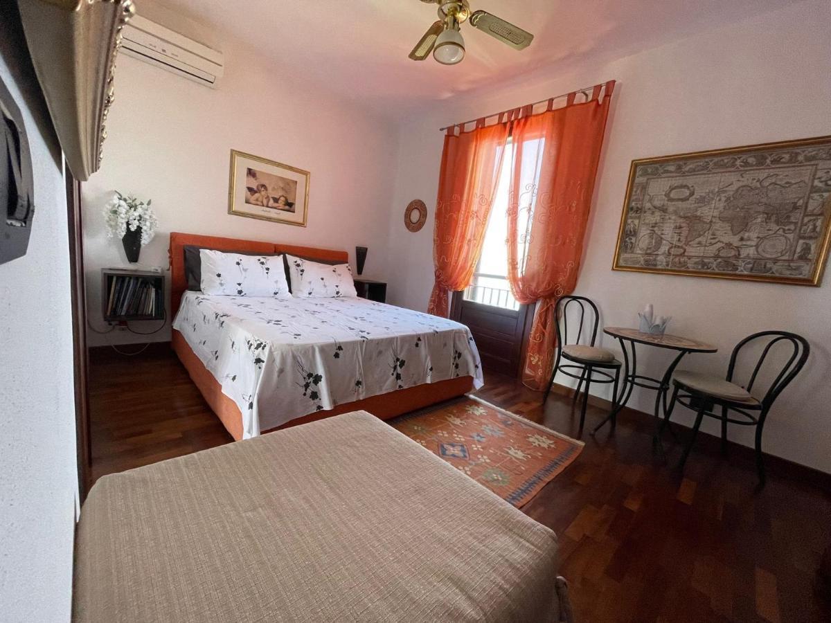 B&B Roomantic & Piscina Idromassaggio Cefalu Bagian luar foto